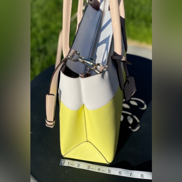 Cheerful yellow and white leather Kate Spade large satchel 🌼 - Picture 3 of 8
